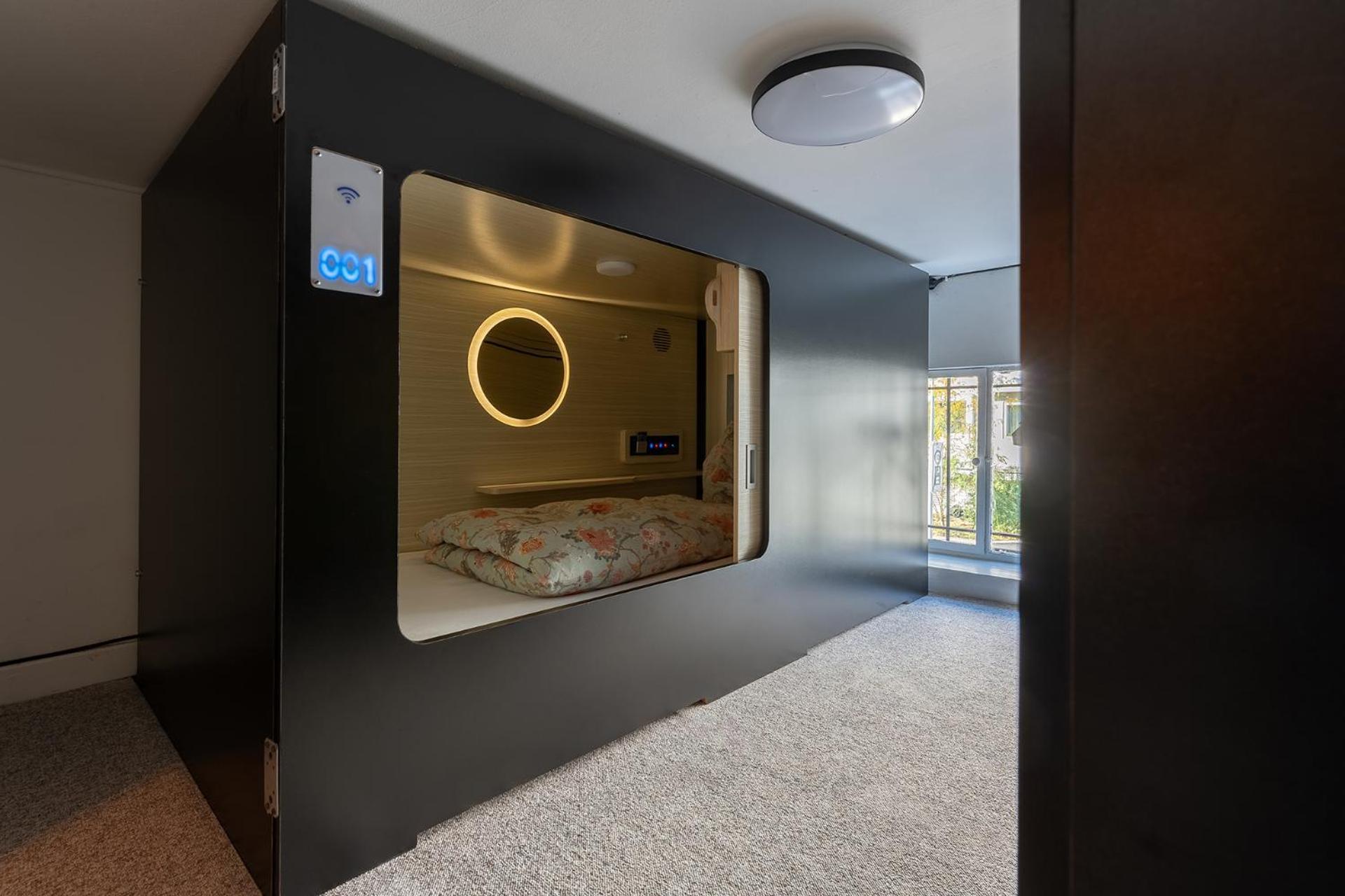 Mue Cubes - Capsule Hotel Basel Eksteriør bilde